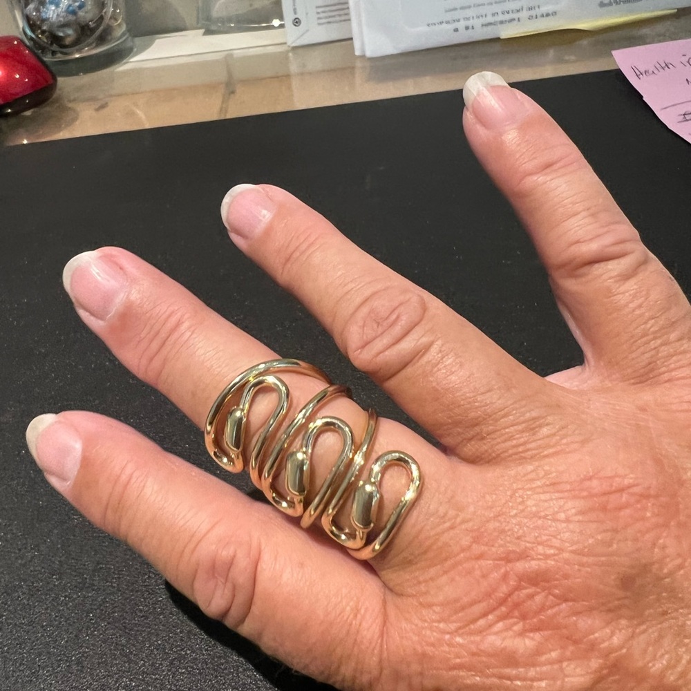 New Gold Splendor Ring - Picture 4 of 4